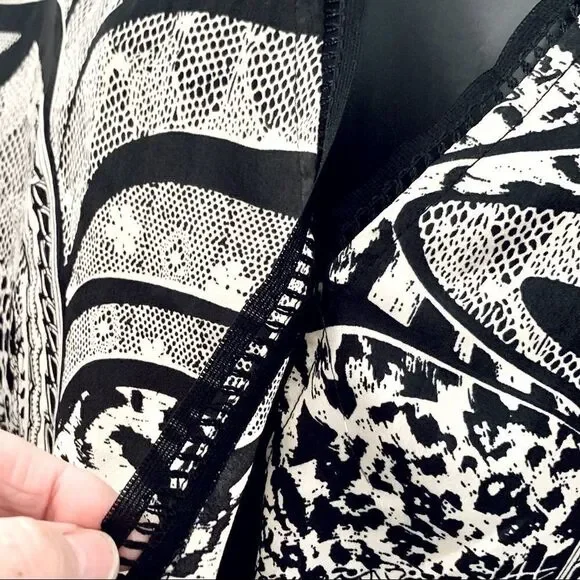 ANGL Black & Cream Abstract Pribt Surplice Short Romper Size Small - Picture 3 of 15